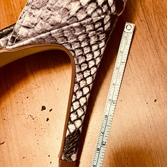 NEW Kaari Blue Snakeskin Embellished Sandals -6.5 - Picture 7 of 8